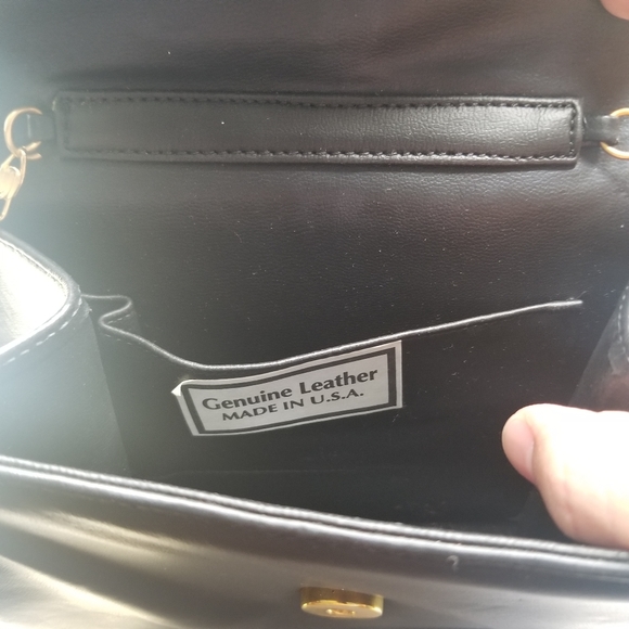 VINTAGE BLACK LEATHER WITH GOLD TONE CROCODILE ACCENT SHOULDER BAG - Picture 8 of 9